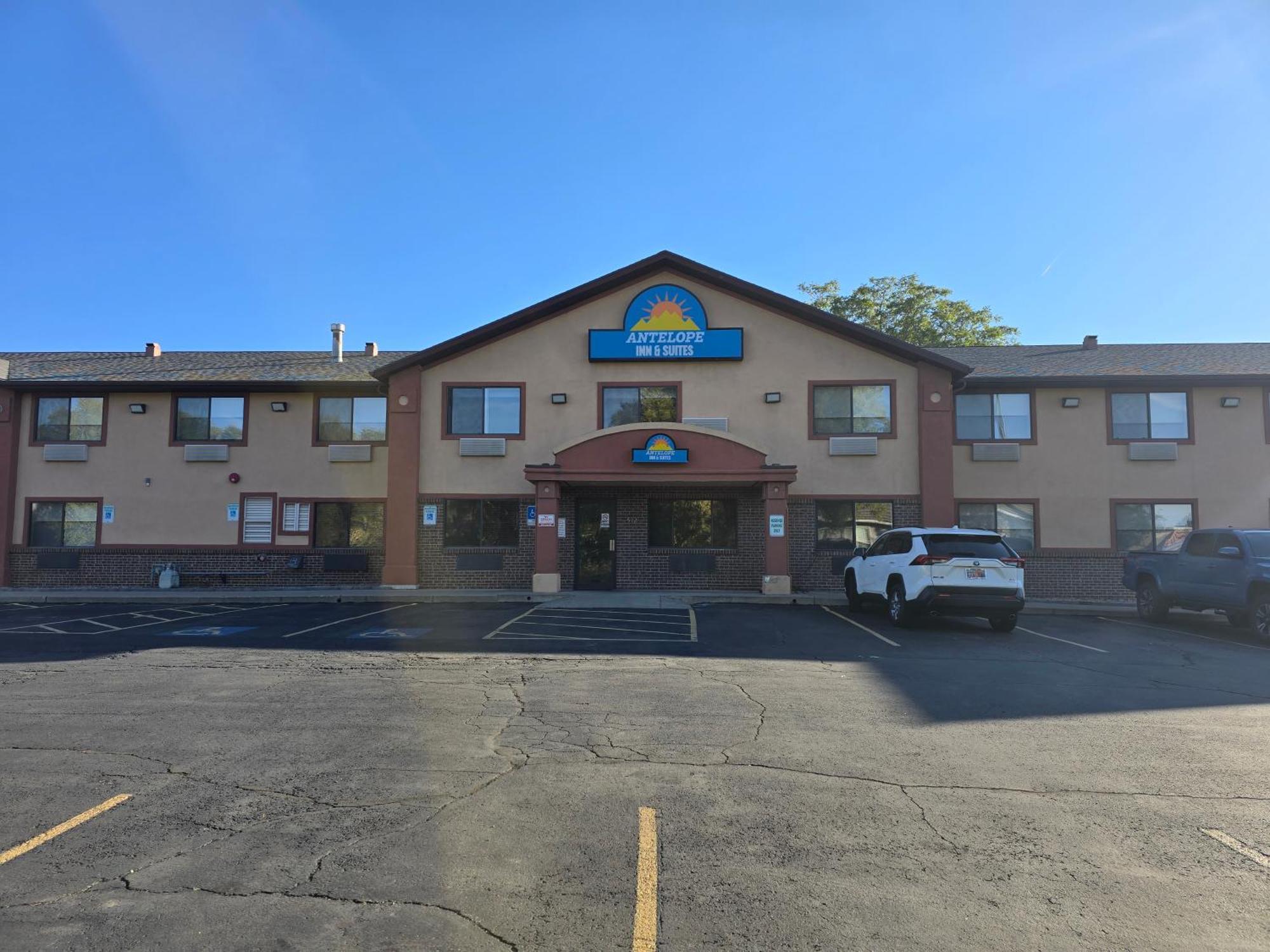 Antelope Inn & Suites Clearfield Exteriör bild